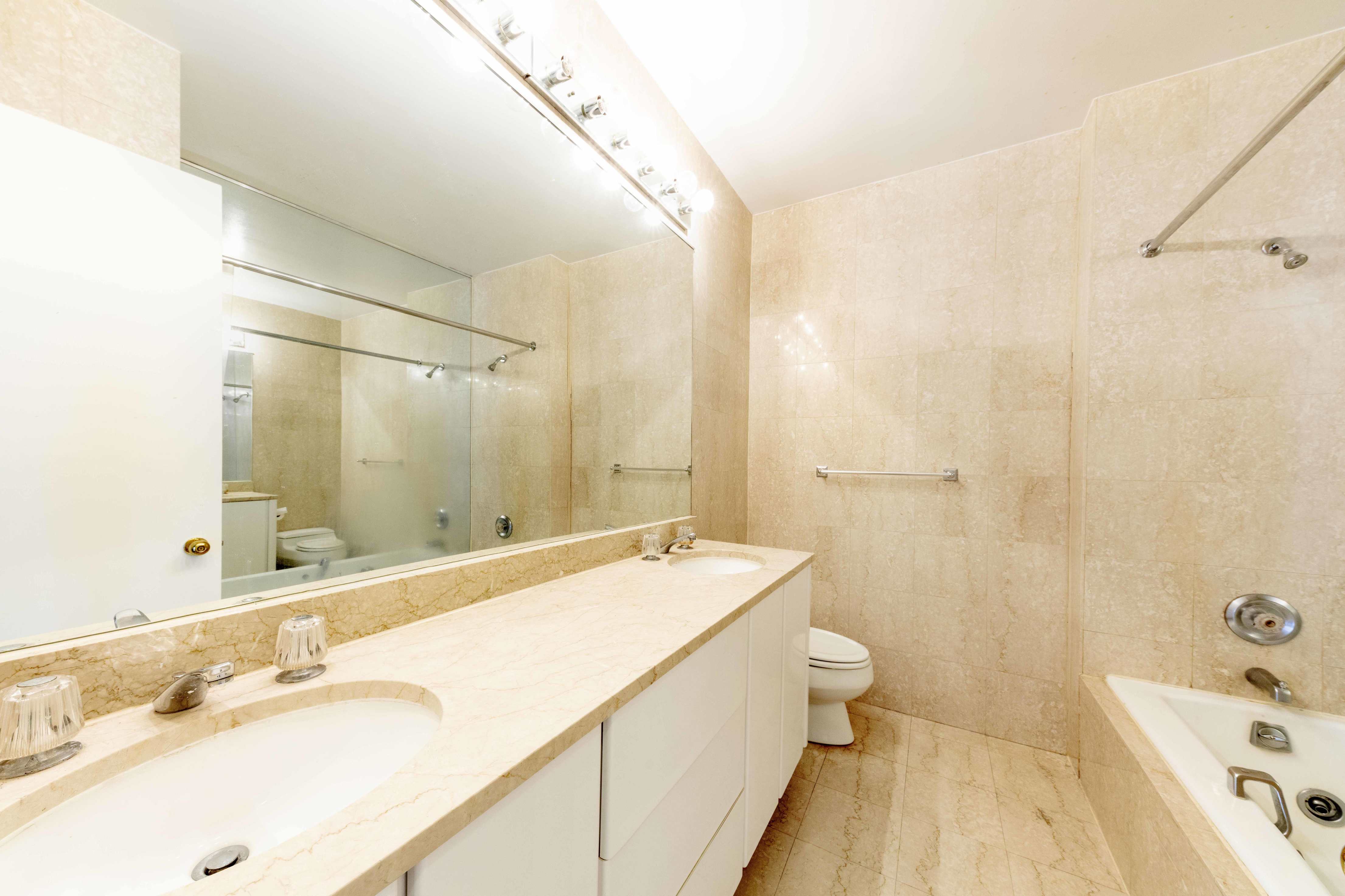 200 East 69th Street, Unit 14E Manhattan, NY 10021 - Photo 2 of 6