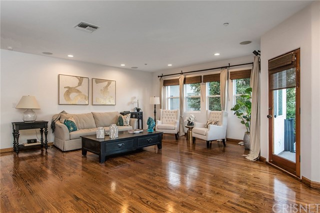 14839 Round Valley Drive Sherman Oaks, CA 91403 - Photo 7 of 43