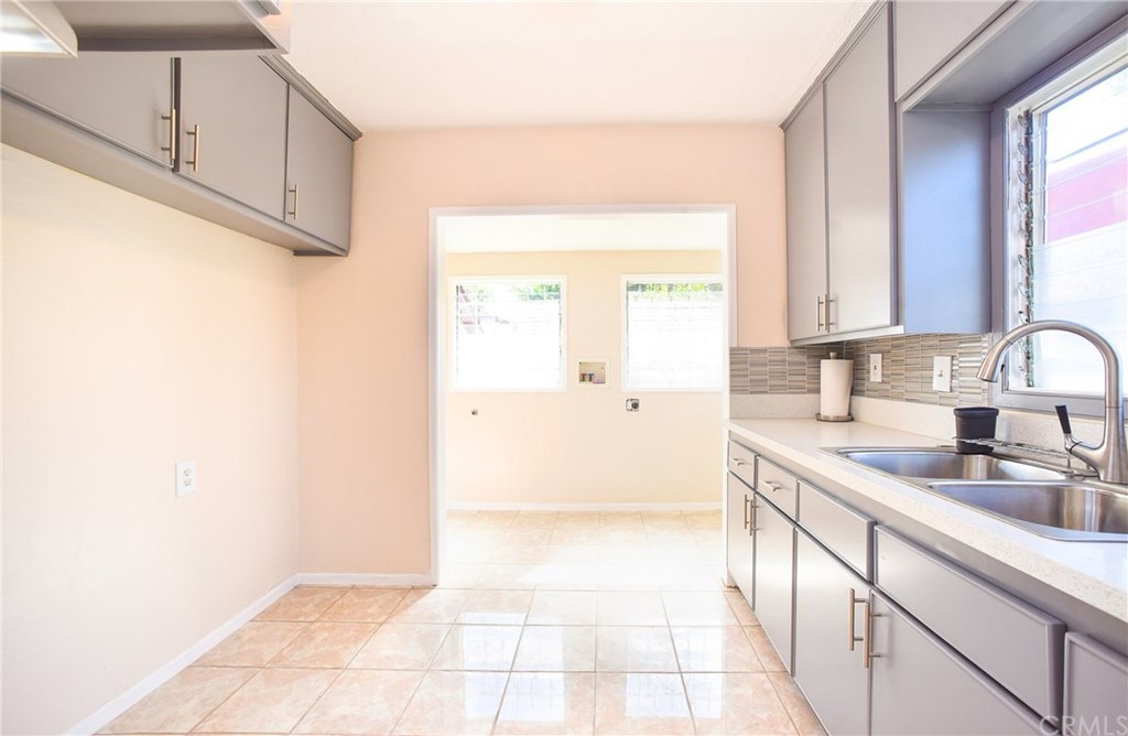 112 East Maple Street Compton, CA 90220 - Photo 4 of 23