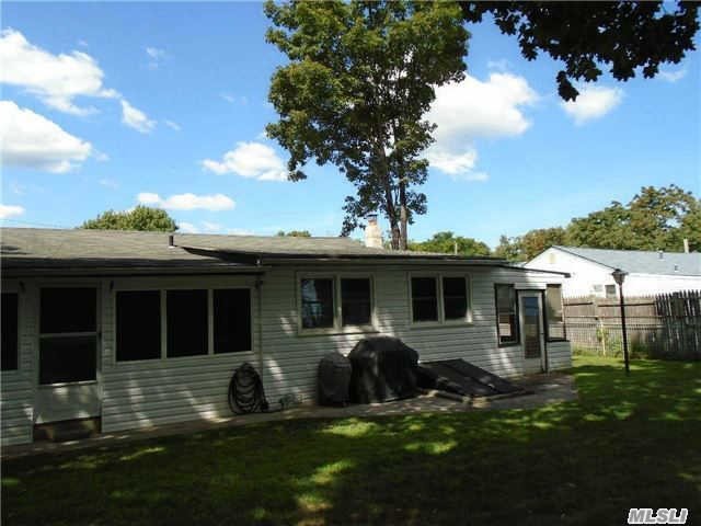 21 Wauwepex Trail Ridge, NY 11961 - Photo 11 of 14 Gallery Image 11