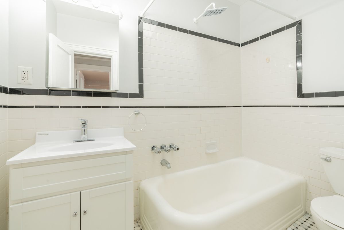 265 West 20th Street, Unit 4E Manhattan, NY 10011 - Photo 5 of 5