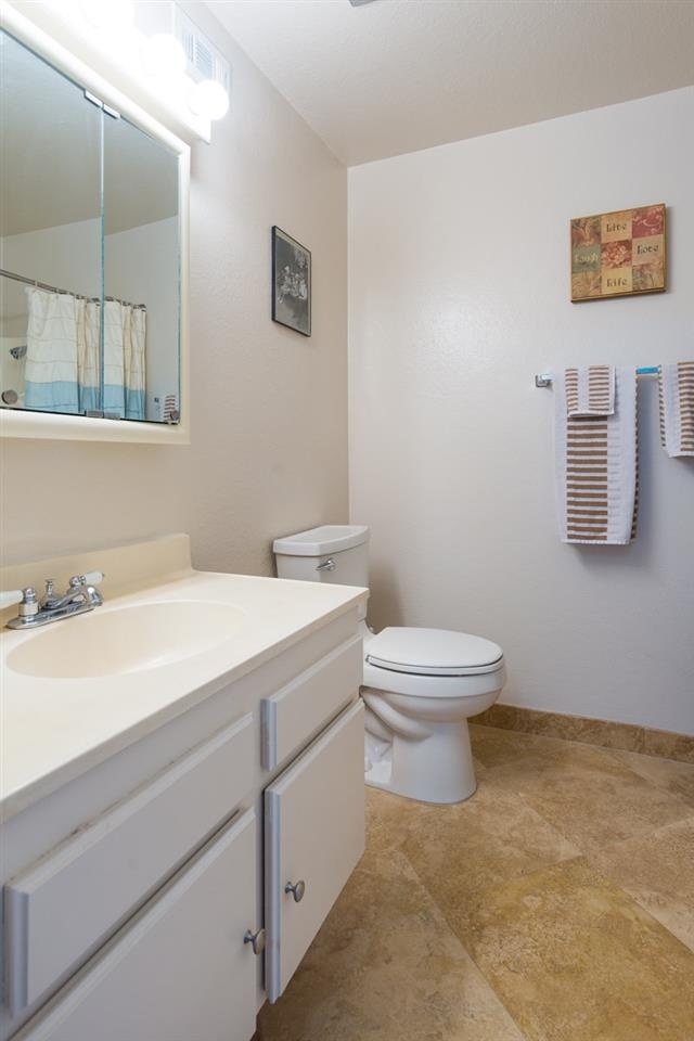 8304 Panorama Ridge Court Spring Valley, CA 91977 - Photo 7 of 14 Upstairs full bathroom with shower and bathtub.