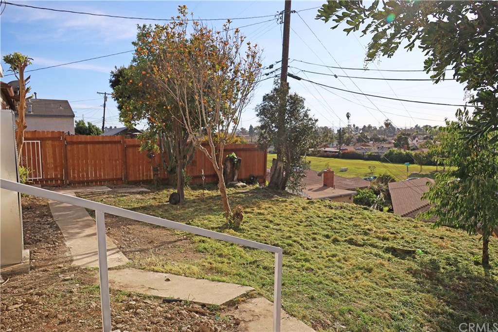 901 South Clymar Avenue Compton, CA 90220 - Photo 11 of 12