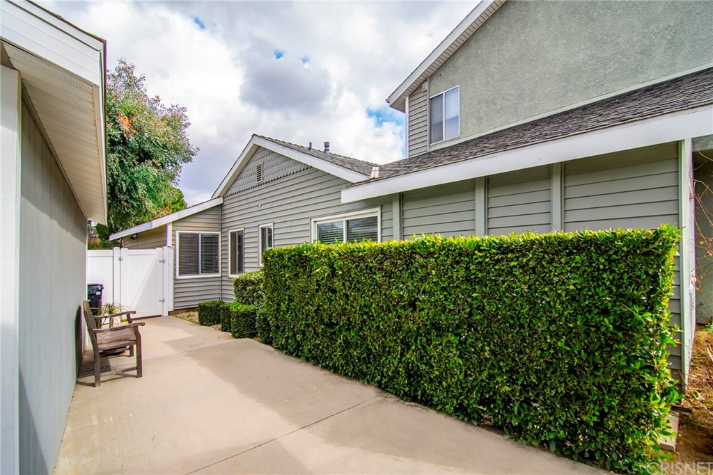 11361 Gaviota Avenue Granada Hills, CA 91344 - Photo 7 of 33