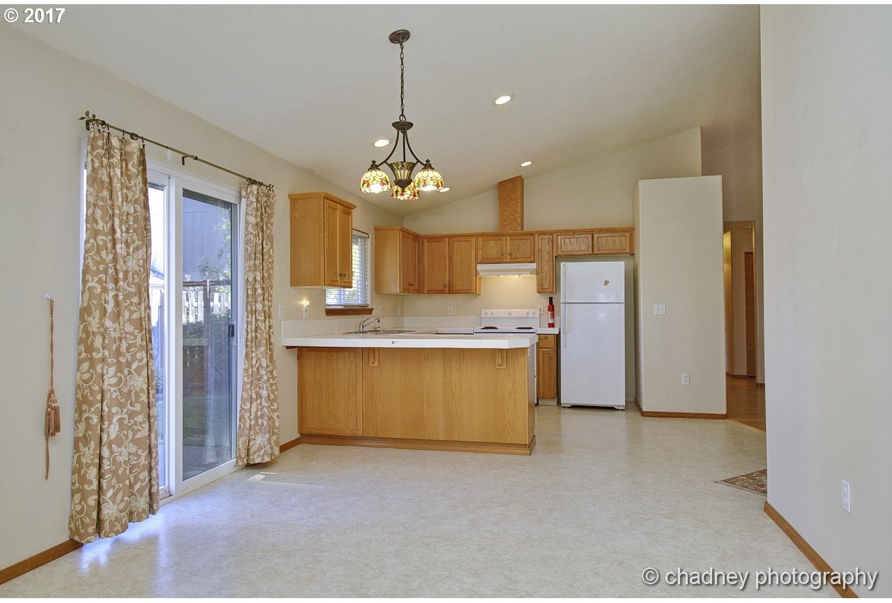 1085 Southwest Ivory Loop Gresham, OR 97080 - Photo 11 of 21