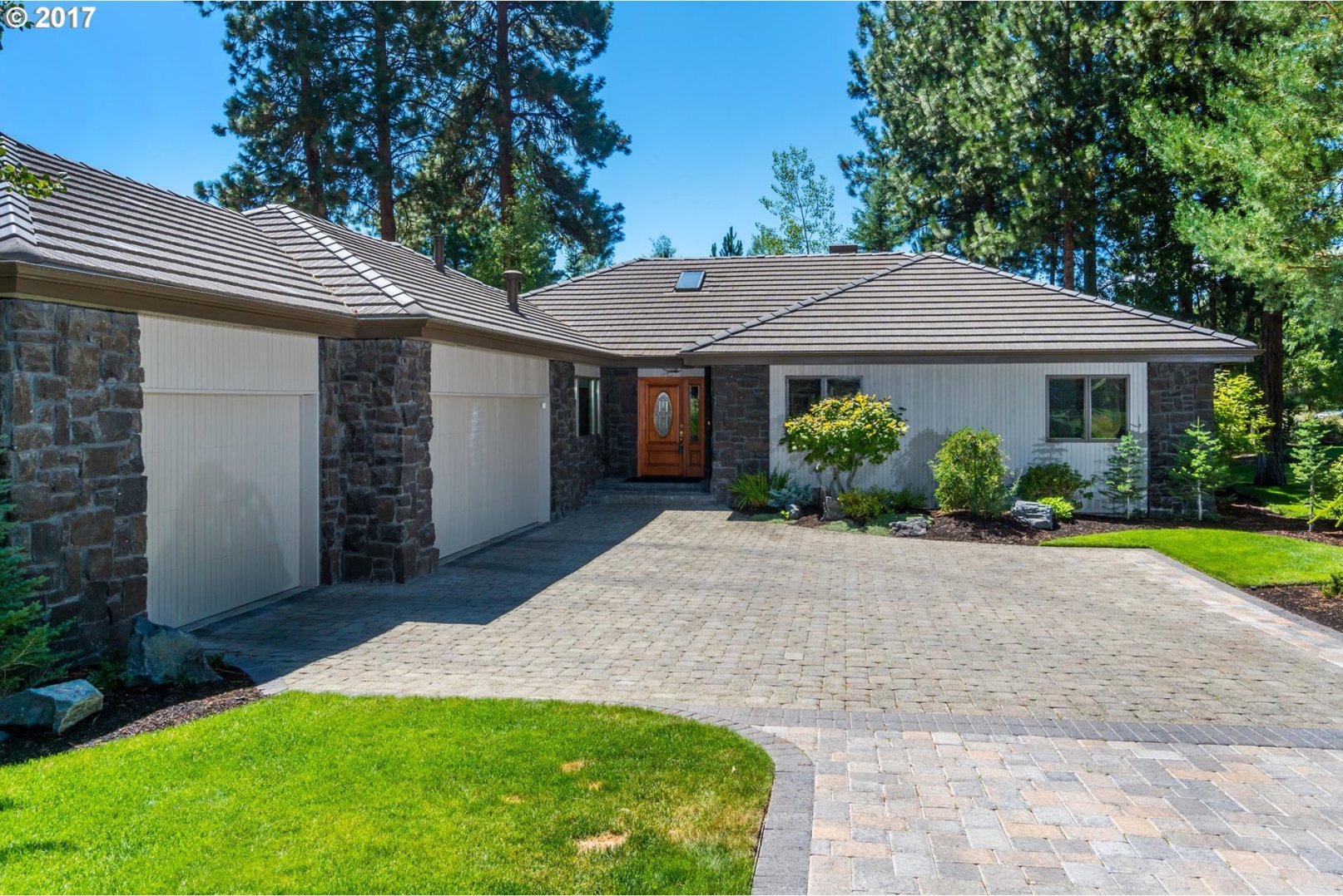 19551 Green Lakes Loop Bend, OR 97702 - Photo 17 of 18 Gallery Image 17