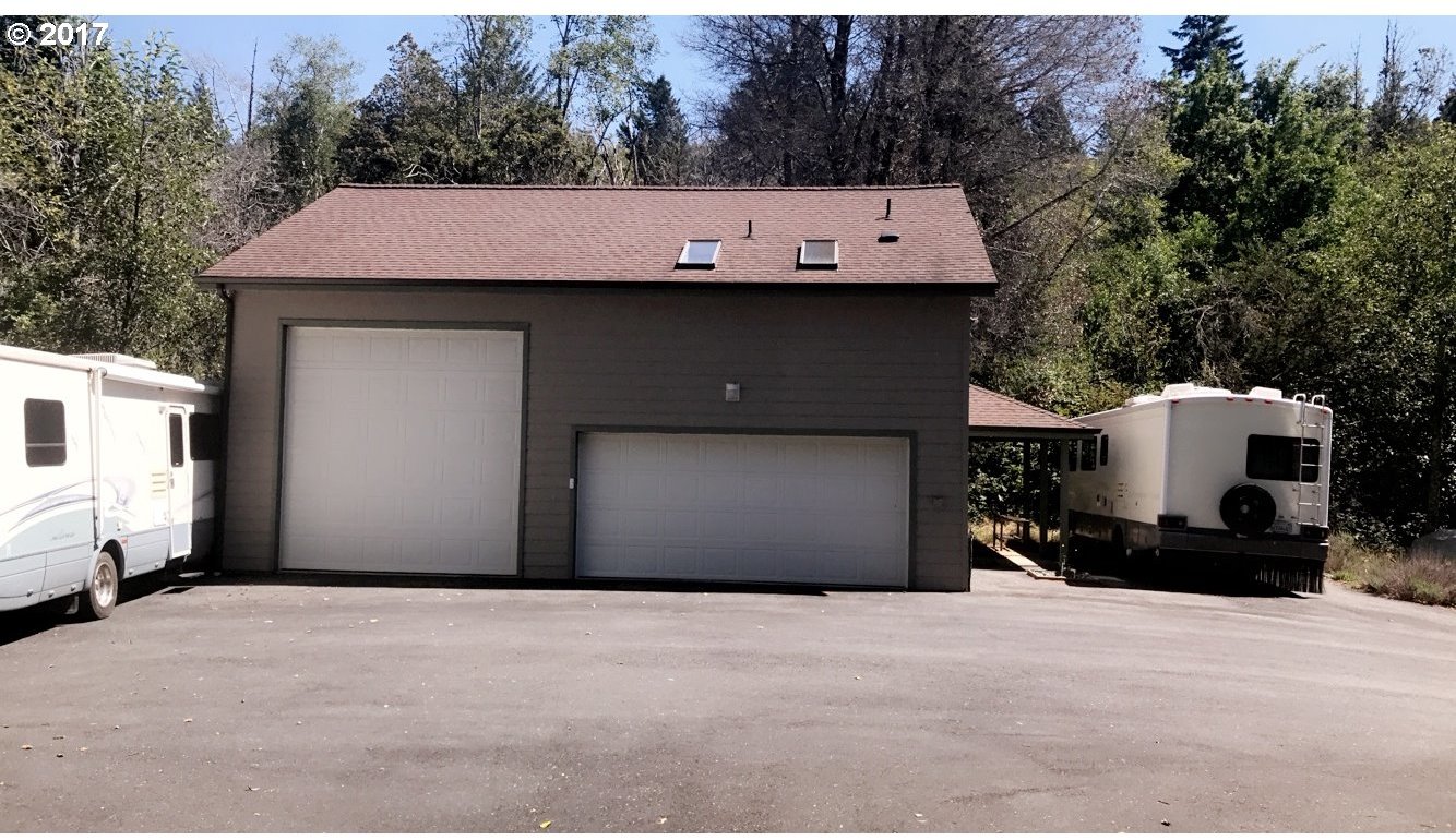 18725 Rock Springs Road Brookings, OR 97415 - Photo 10 of 32 Gallery Image 10