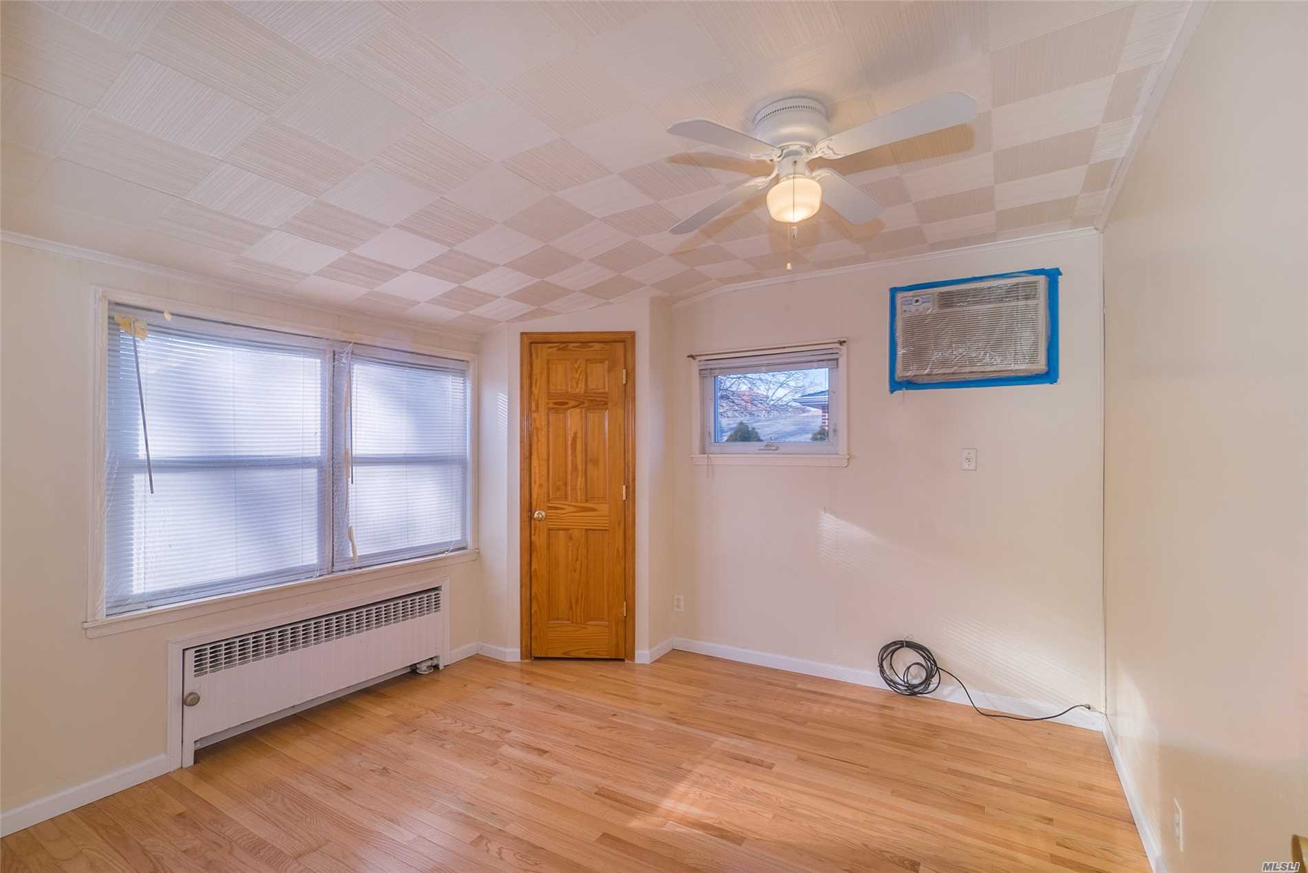 39 Boulevard Queens, NY 11357 - Photo 10 of 20