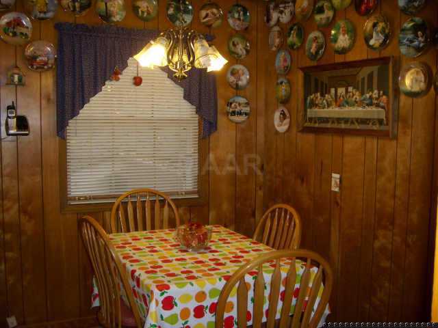 2939 Scotland Road Memphis, TN 38128 - Photo 5 of 10 Huge 20x20 Den offers lots of room for your favorite activities.