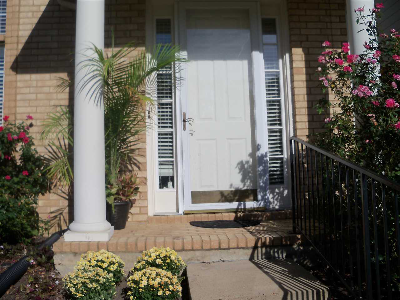 4556 Park Ridge Parkway Collierville, TN 38017 - Photo 3 of 18 Come On In!