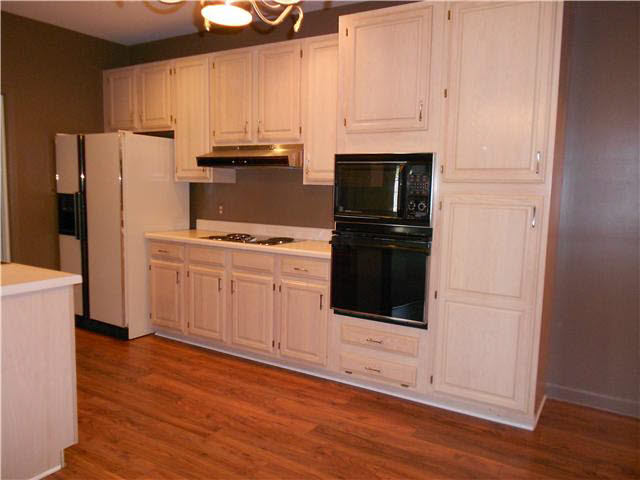 405 South Perkins Road, Unit 370 Memphis, TN 38117 - Photo 6 of 21 The kitchen has plenty of cabinets, double ovens and is ready to handle that house-warming party