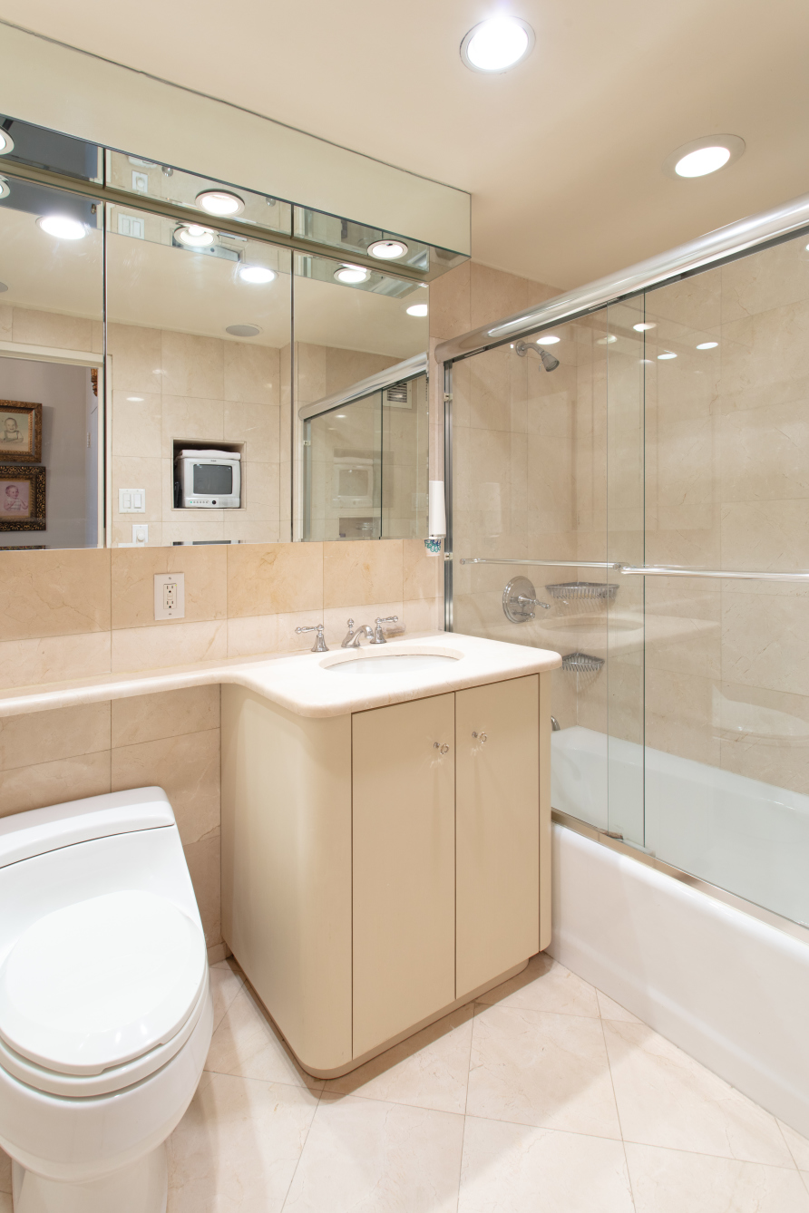 150 East 69th Street, Unit 16Q Manhattan, NY 10021 - Photo 9 of 15