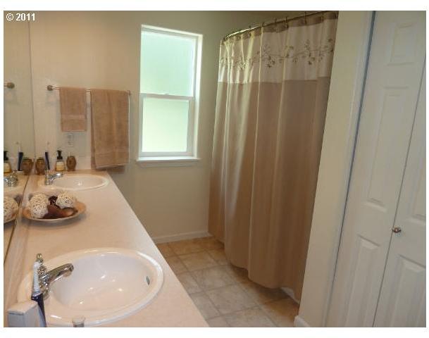 17816 Southwest Bryan Way Beaverton, OR 97007 - Photo 11 of 16 Gallery Image 11