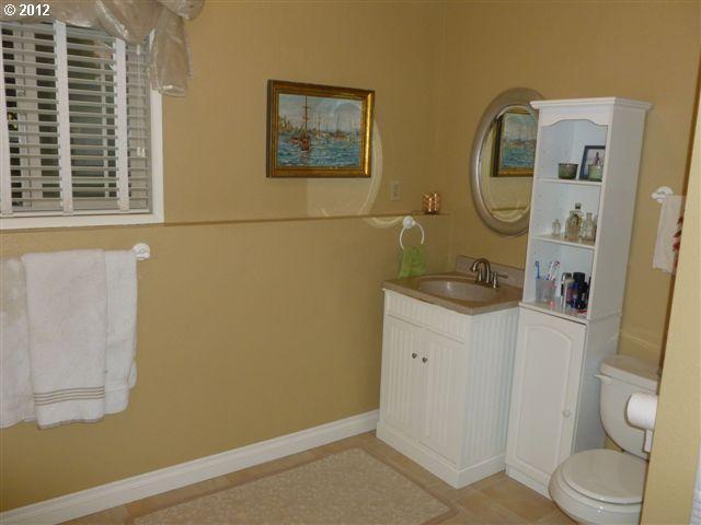 1942 Southwest 24th Court Gresham, OR 97080 - Photo 9 of 16