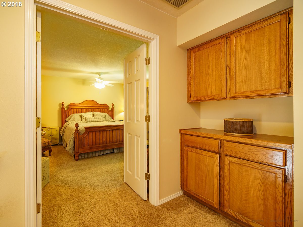 9830 Southwest Dapplegrey Loop Beaverton, OR 97008 - Photo 15 of 25 Gallery Image 15