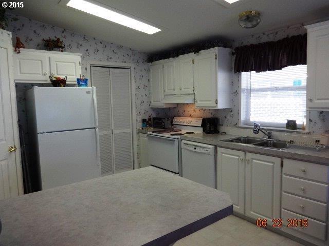 141 West River Ridge Avenue Roseburg, OR 97471 - Photo 7 of 15