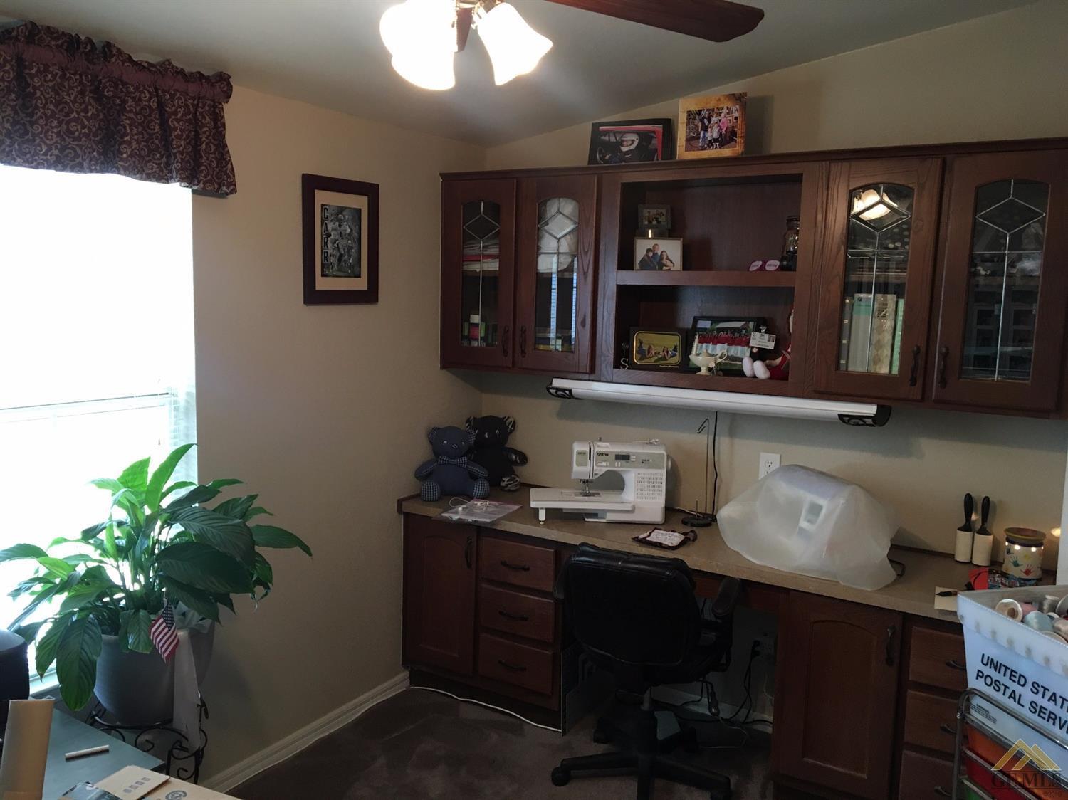 28127 Dustin Acres Road Taft, CA 93268 - Photo 8 of 26 Room with builtins