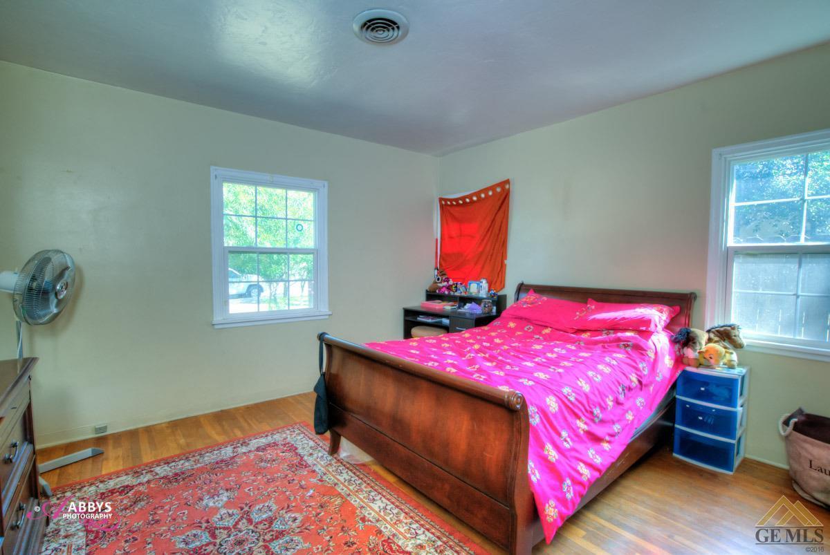 1625 Locust Ravine Bakersfield, CA 93306 - Photo 19 of 26 Gallery Image 19