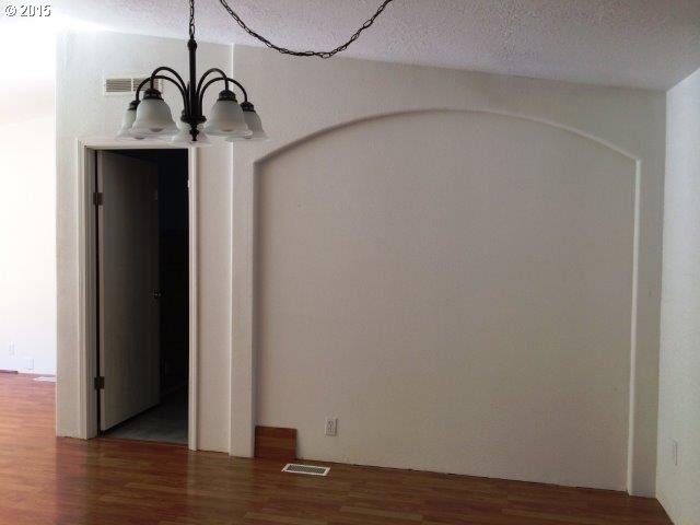 997 Hinkle Creek Road Sutherlin, OR 97479 - Photo 5 of 16 Gallery Image 5