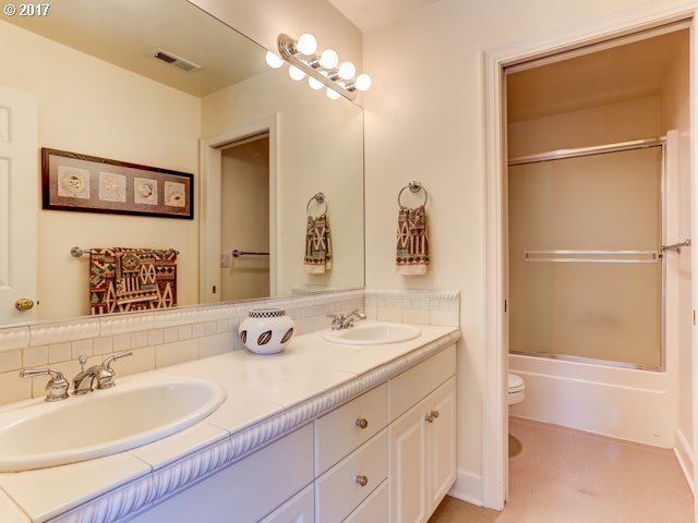 3990 Southeast Augusta Loop Gresham, OR 97080 - Photo 28 of 31 Gallery Image 28