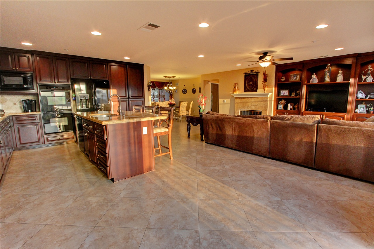 10043 Challenger Circle Spring Valley, CA 91978 - Photo 5 of 25