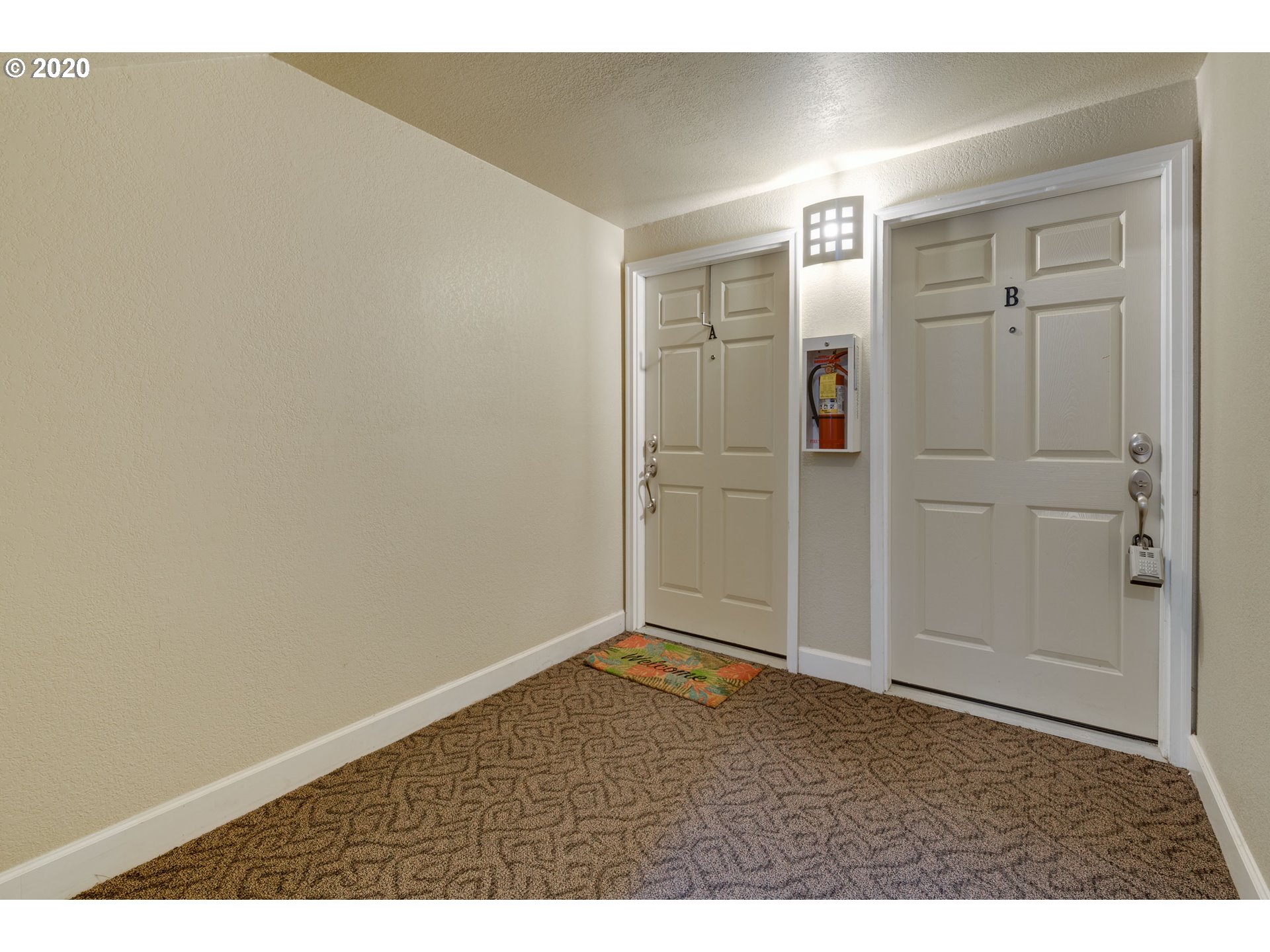 7937 Southwest 40th Avenue, Unit B Portland, OR 97219 - Photo 4 of 22