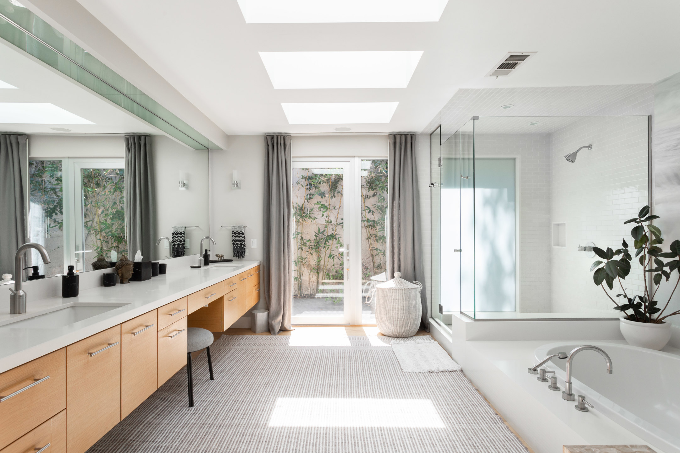 2017 De Mille Drive Los Angeles, CA 90027 - Photo 23 of 24