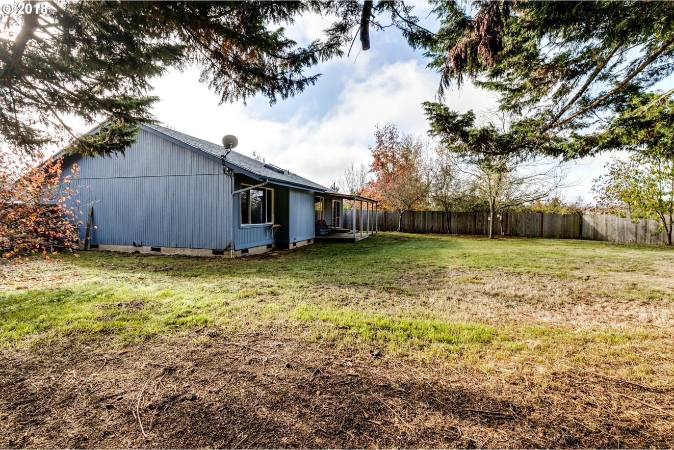 812 South 44th Street Springfield, OR 97478 - Photo 15 of 31