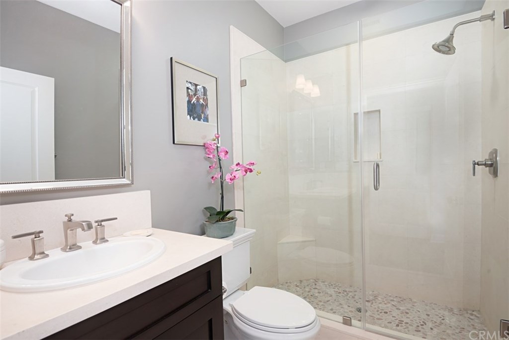 53 Livia Irvine, CA 92618 - Photo 21 of 67 Private bathroom for bedroom #5