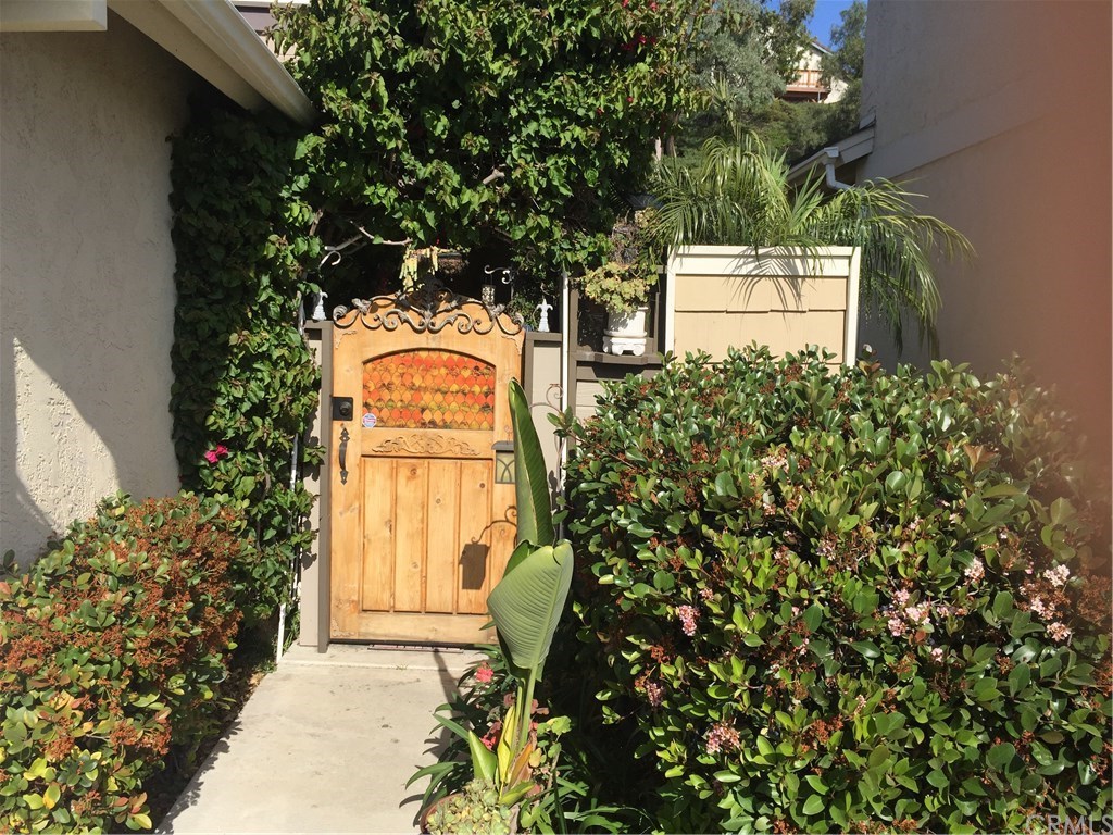 2448 Sonrisa Way Oceanside, CA 92056 - Photo 2 of 16