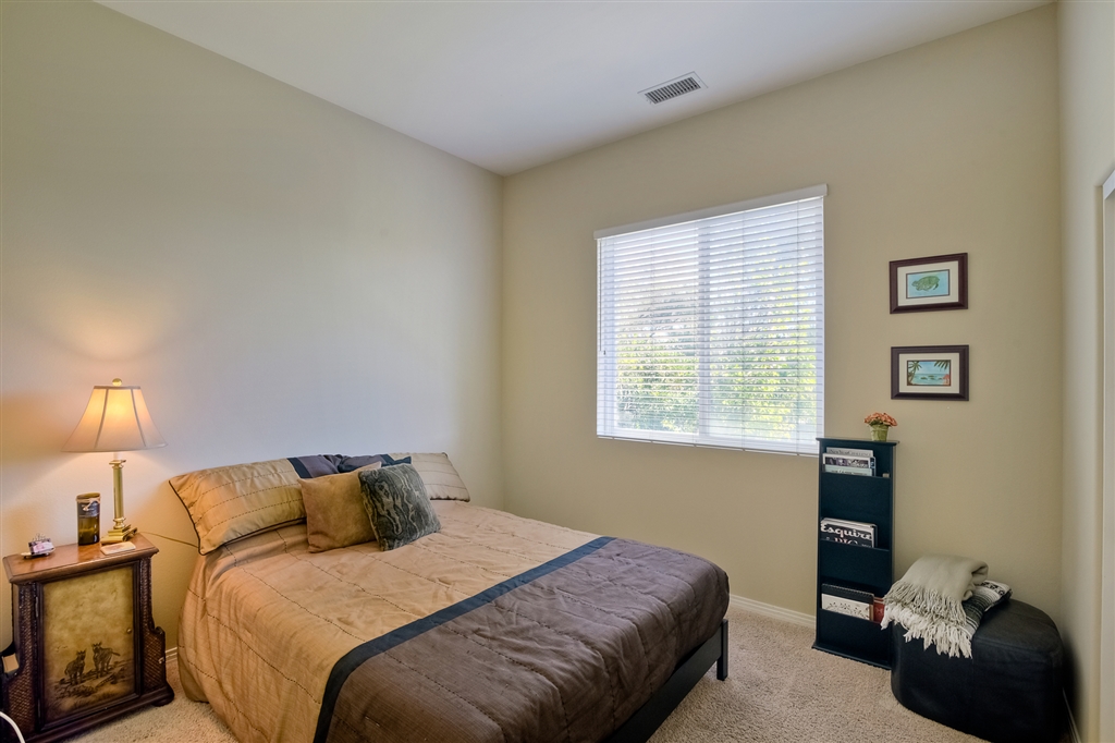 1062 Inverlochy Drive Fallbrook, CA 92028 - Photo 13 of 25 Main floor bedroom with full bath.