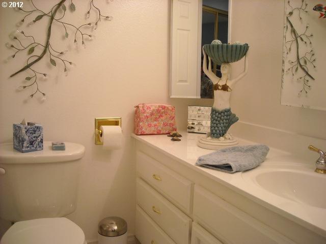 8446 Southwest Mohawk Street Tualatin, OR 97062 - Photo 8 of 16 Gallery Image 8