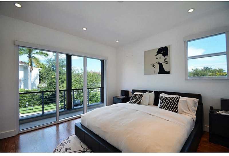 573 Warren Lane Key Biscayne, FL 33149 - Photo 15 of 32