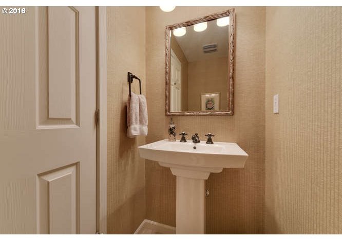 15460 Southwest Sparrow Loop, Unit 103 Beaverton, OR 97007 - Photo 10 of 21 Gallery Image 10