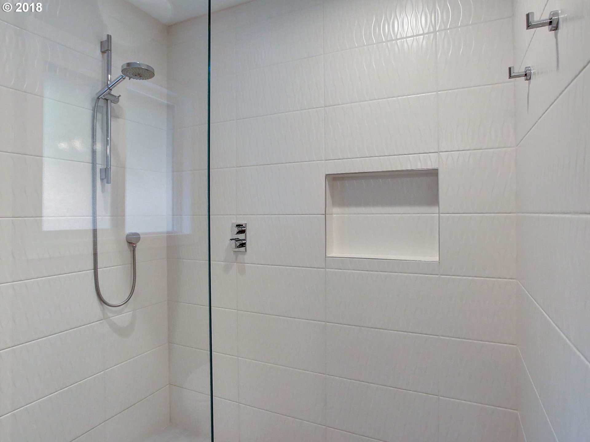 5505 Southwest Dover Loop Portland, OR 97225 - Photo 16 of 31 Gallery Image 16