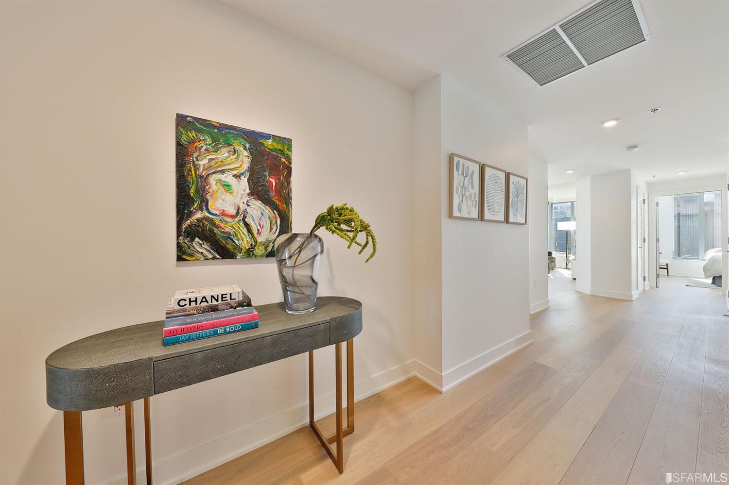 201 Folsom Street, Unit 10G San Francisco, CA 94105 - Photo 3 of 31 This lovely foyer creates a wonderful sense of arrival.