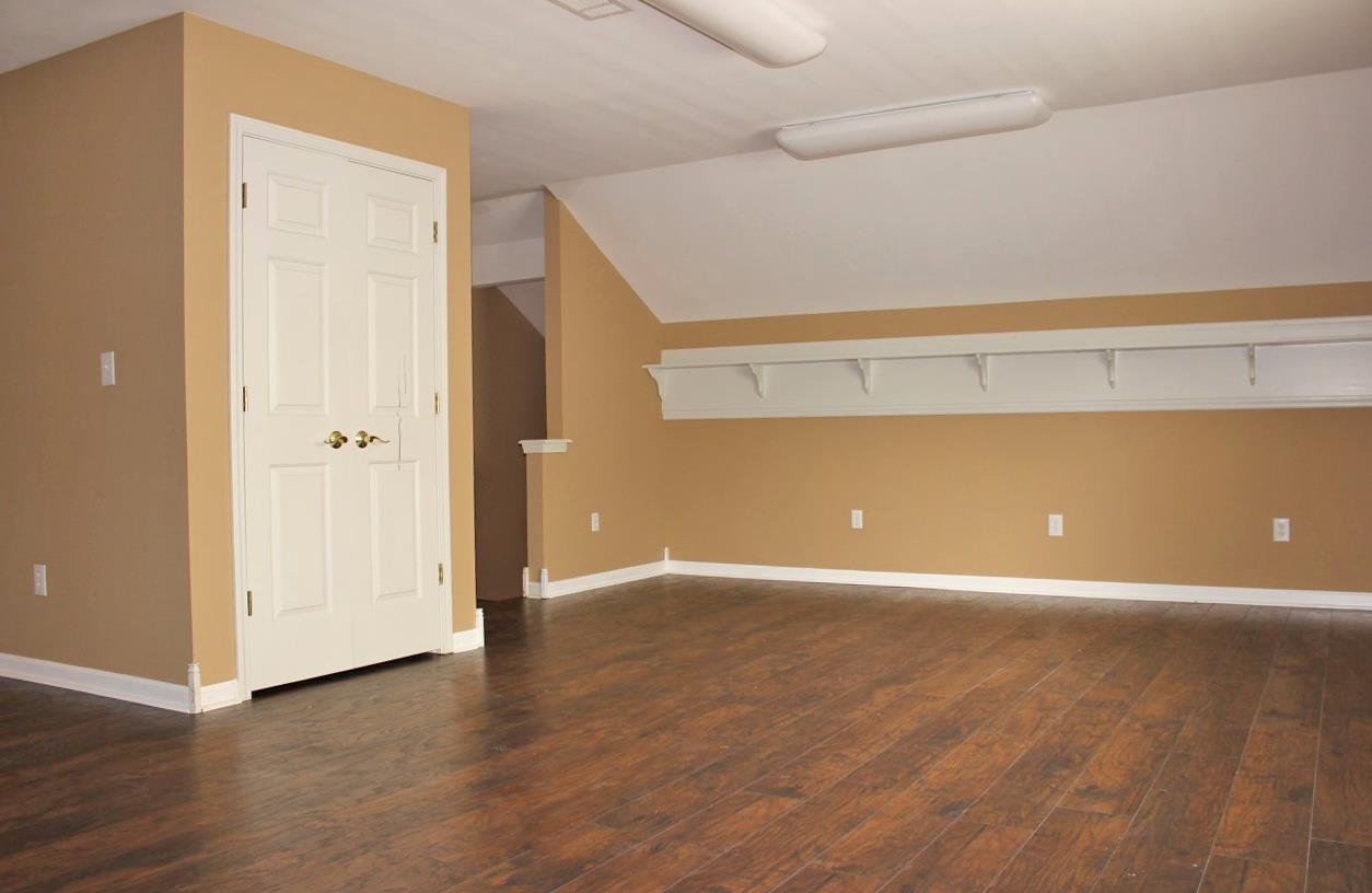 2778 Java Drive Memphis, TN 38002 - Photo 20 of 25 Large bonus room with built in shelving!