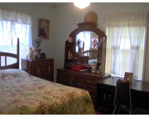 1858 Capri Road Memphis, TN 38117 - Photo 5 of 9 Gallery Image 5