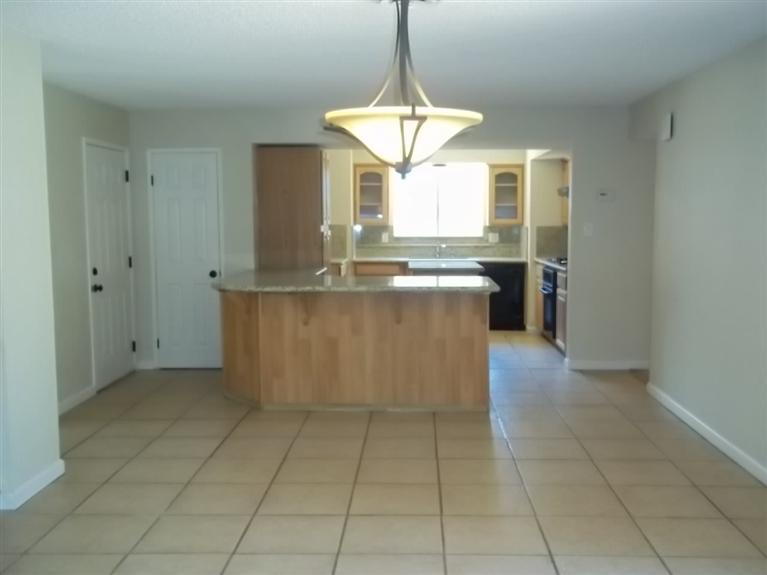 4404 Thatch Avenue Bakersfield, CA 93313 - Photo 5 of 20