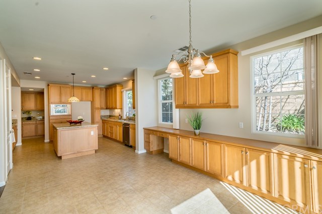 5473 Stoneview Road Rancho Cucamonga, CA 91739 - Photo 22 of 56 Large kitchen with breakfast nook and oak cabintery