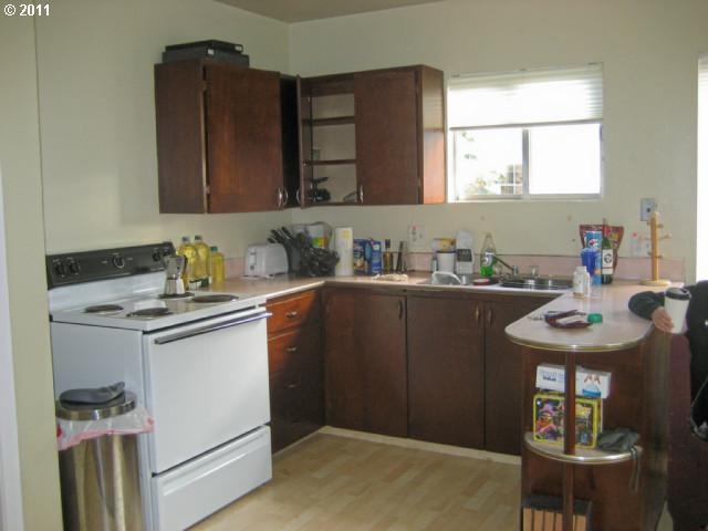 5 Southwest Mitchell Street Portland, OR 97239 - Photo 6 of 9