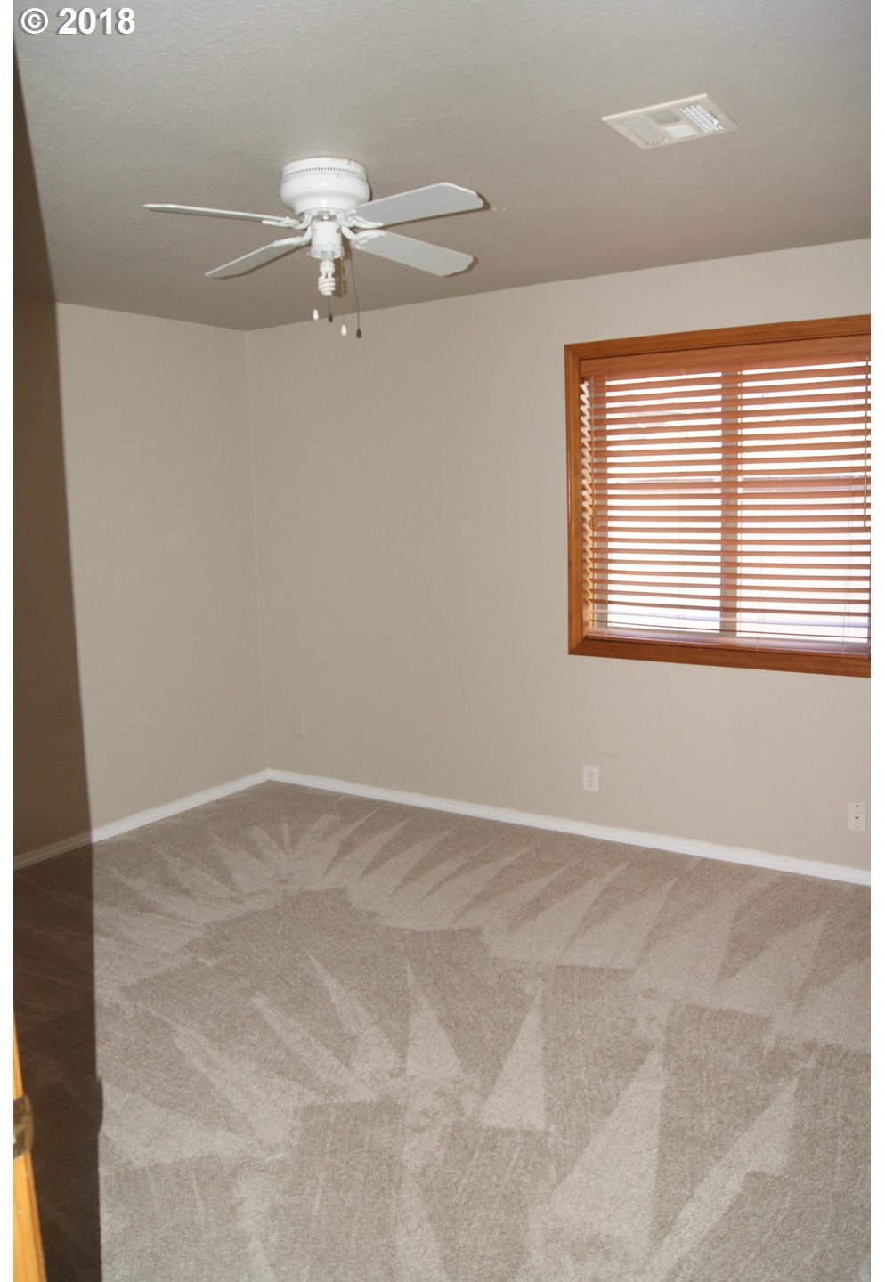 5065 Forsythia Street Springfield, OR 97478 - Photo 10 of 23