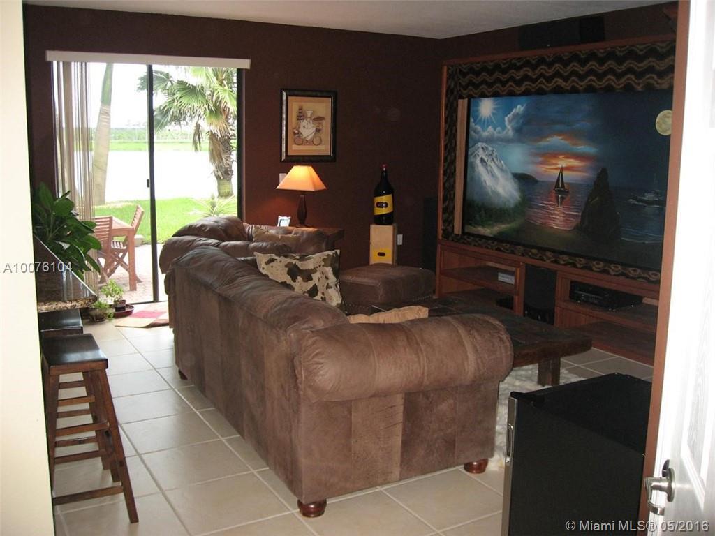 571 Southeast 37th Place Homestead, FL 33033 - Photo 3 of 11