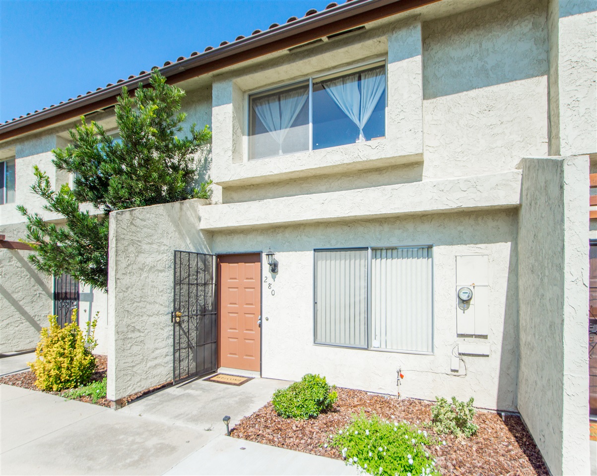 280 Espanas Glen Escondido, CA 92026 - Photo 3 of 25