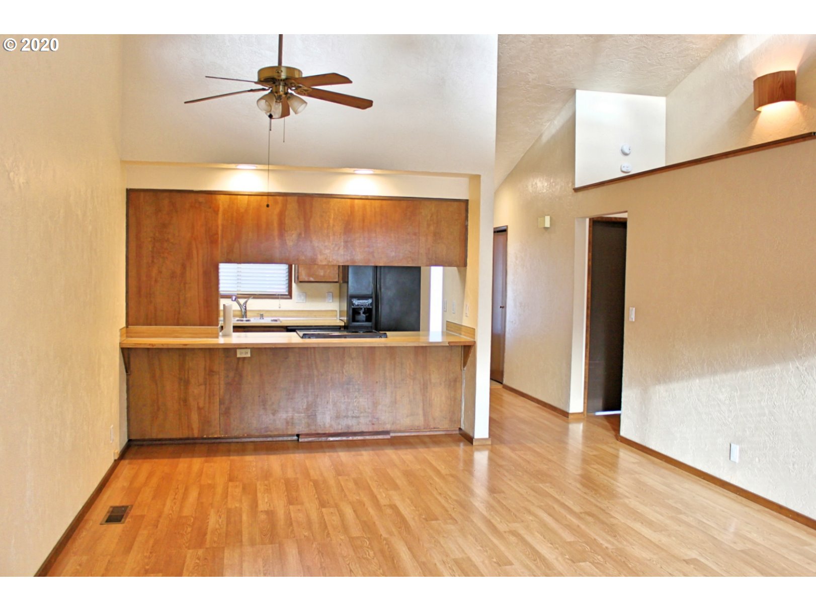 589 Harlow Road, Unit F Springfield, OR 97477 - Photo 4 of 24