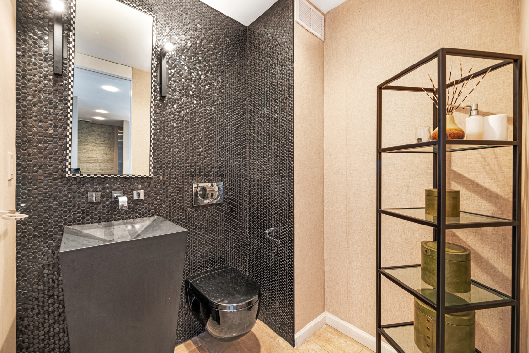 146 West 57th Street, Unit 67B Manhattan, NY 10019 - Photo 10 of 11