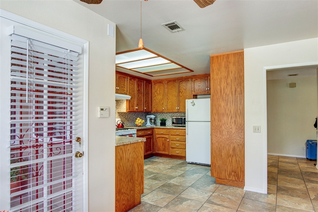 720 Carnation Lane Fallbrook, CA 92028 - Photo 13 of 25 Gallery Image 13
