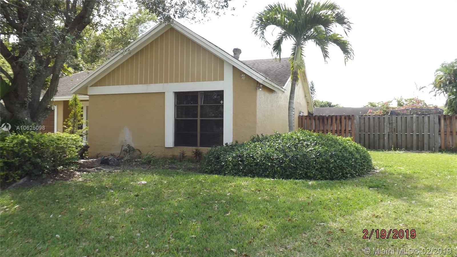 902 Cardinal Place Homestead, FL 33035 - Photo 2 of 13