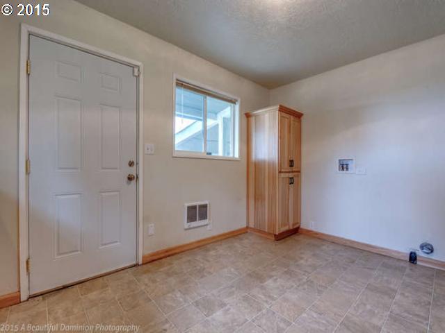 3512 Columbia Heights Road Longview, WA 98632 - Photo 8 of 11 Gallery Image 8