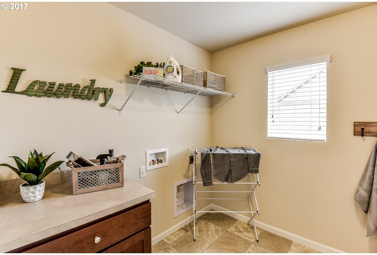 8573 Southwest Schmidt Loop Tigard, OR 97224 - Photo 16 of 29 Gallery Image 16